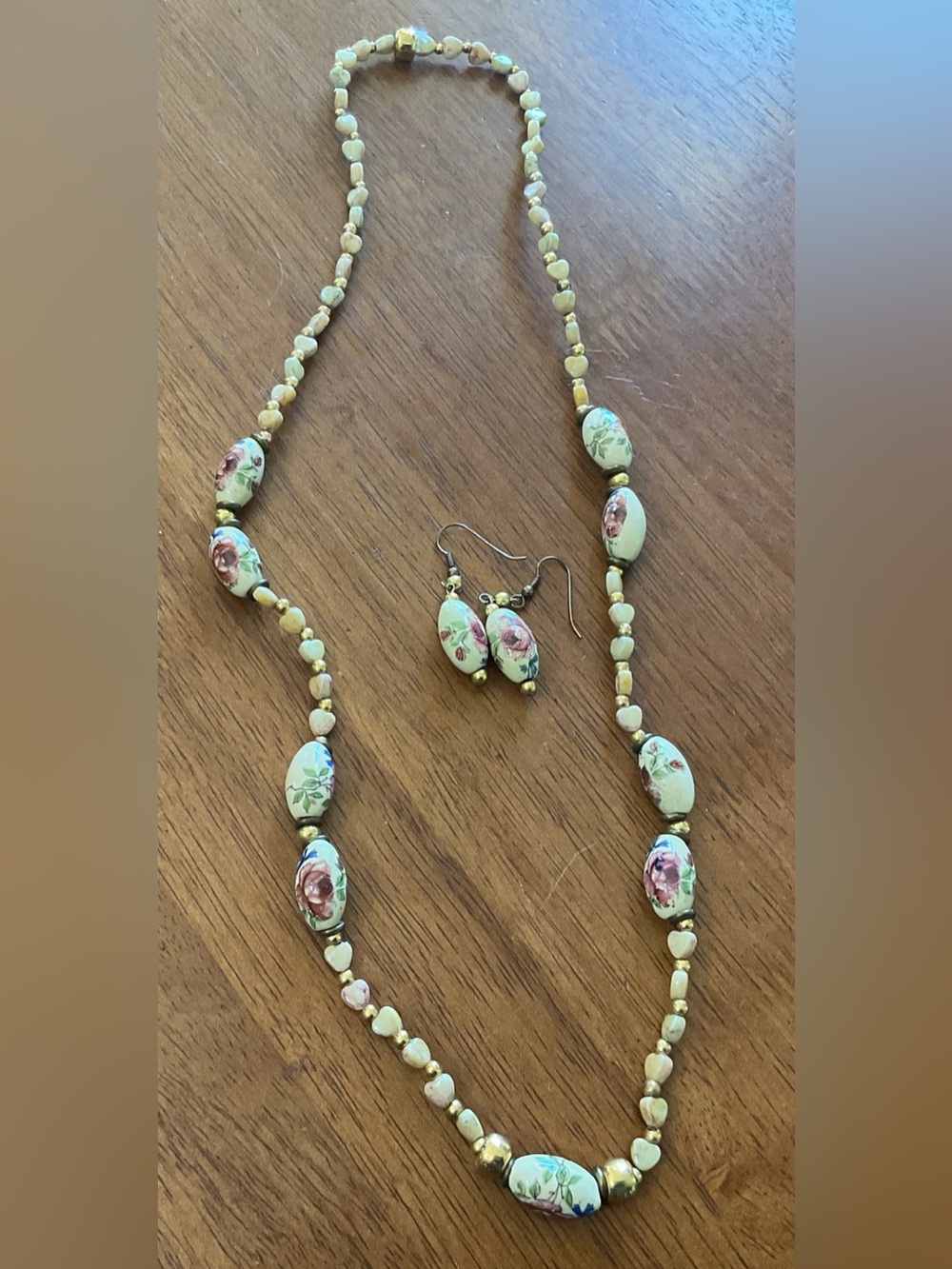 VTG Style Ceramic Rose & Conflower Necklace & Earing Set